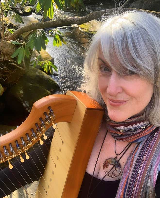 Beth-Brown-the-Harp-Whisperer